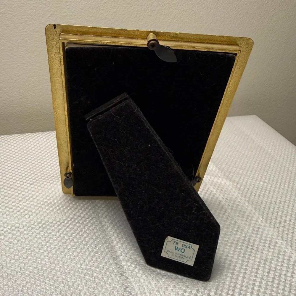 Vtg Gold Tone Metal Picture Frame Diamond‎ Embossed Pattern Hollywood Regency